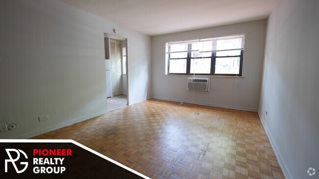 Building Photo - 510 W Briar Pl