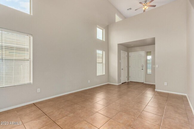 Foto del edificio - 34723 N Open Range Dr