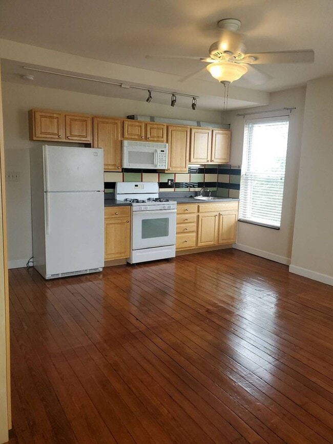 Building Photo - 713 W 33rd St