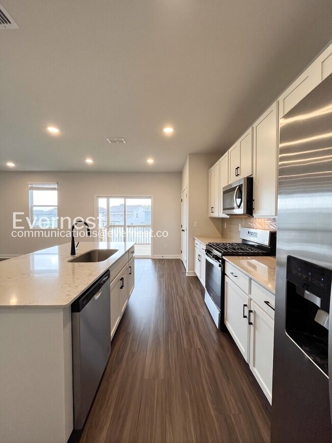 Building Photo - 167 E Millbrook Dr