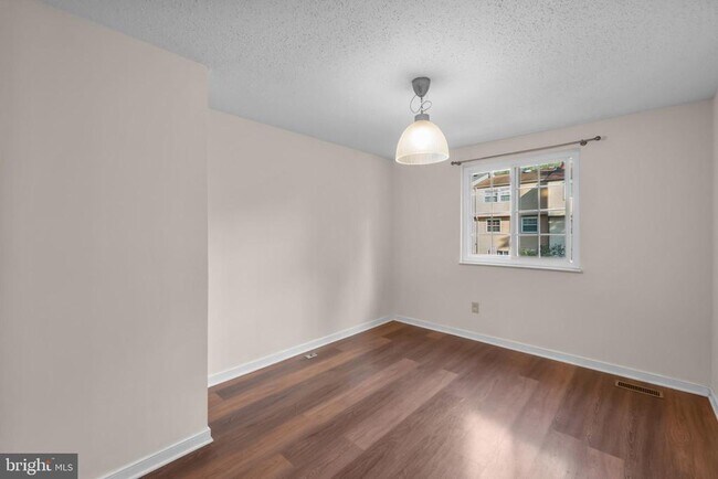 Foto del edificio - 6832 Heatherway Ct