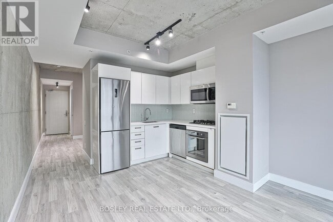 Building Photo - 39 Brant St