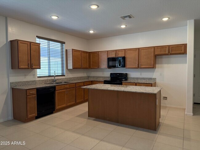 Building Photo - 5886 S 247th Ln