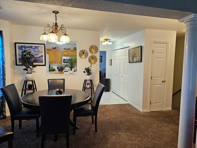 Foto del edificio - 407 Huntington Ct