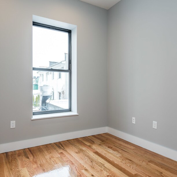 Foto del edificio - 465 Rogers Ave