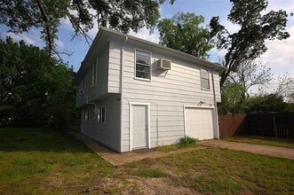 Building Photo - 407 S Bois D'Arc St