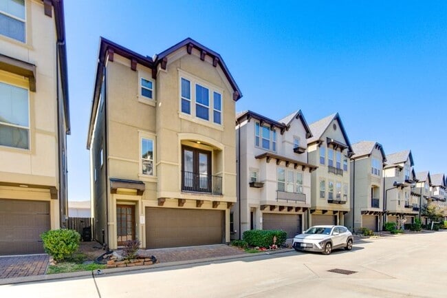 Building Photo - 10014 Spring Shadows Park Cir