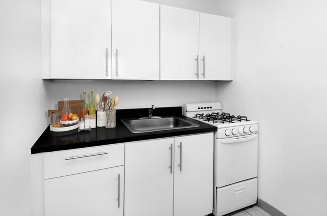 Cocina STUD - 1049 W. Oakdale