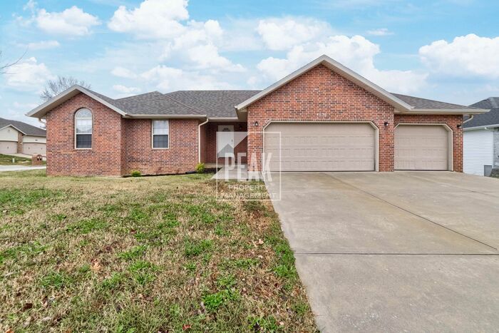 Primary Photo - Beautiful Springfield home ready for rent!