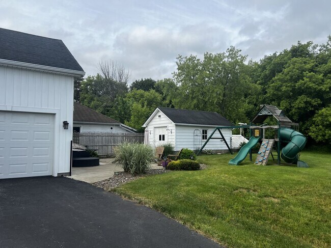Foto del edificio - 1229 Long Pond Rd