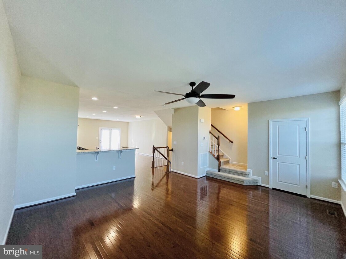 Primary Photo - 103 Sweetgum Ct