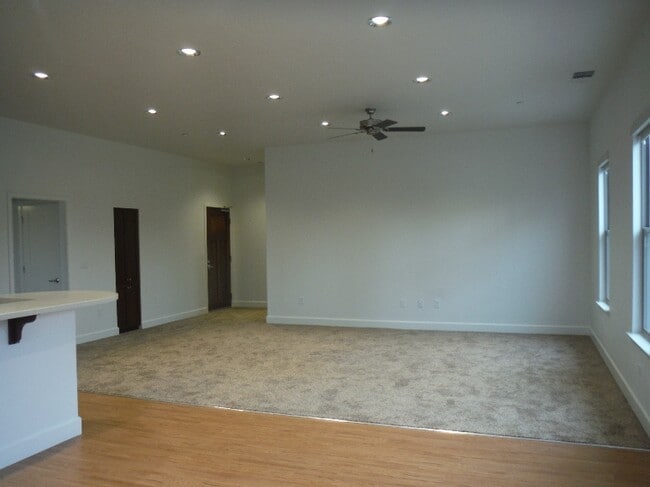 Foto del edificio - 223 N Irwin St