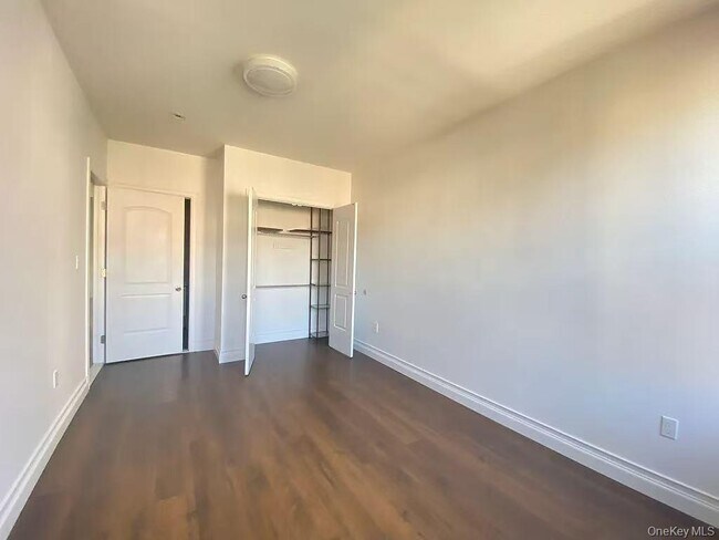 Foto del edificio - 311 Marine Ave