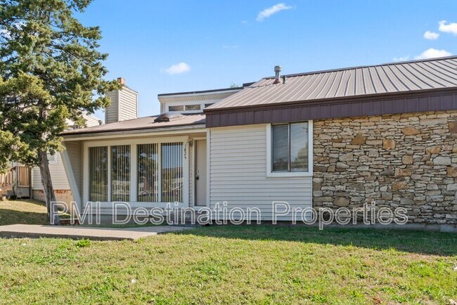 Building Photo - 1825 N 76th St