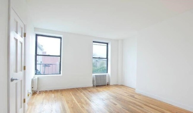 Foto del edificio - 132 Norman Ave