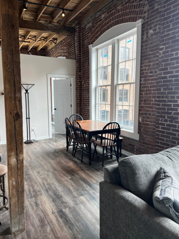 Building Photo - 212 Morgan St