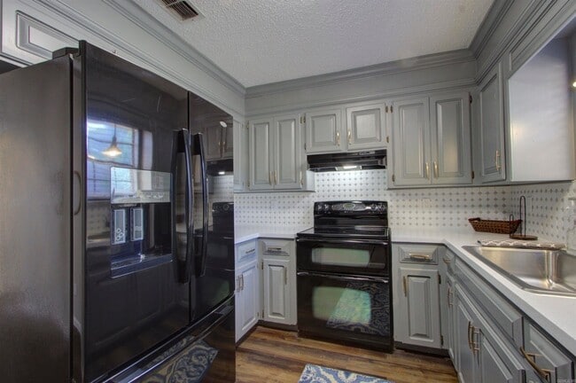 Building Photo - 3516 Skyline Blvd