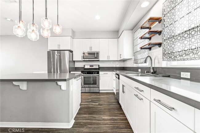 Photo - 6331 Pacific Wy Apartment