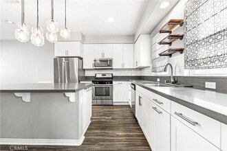 Building Photo - 6331 Pacific Wy