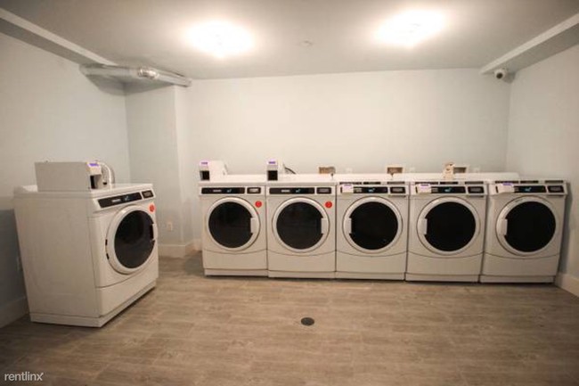 Building Photo - Studio, 1 bath  - 337 Huntington Ave 8-7