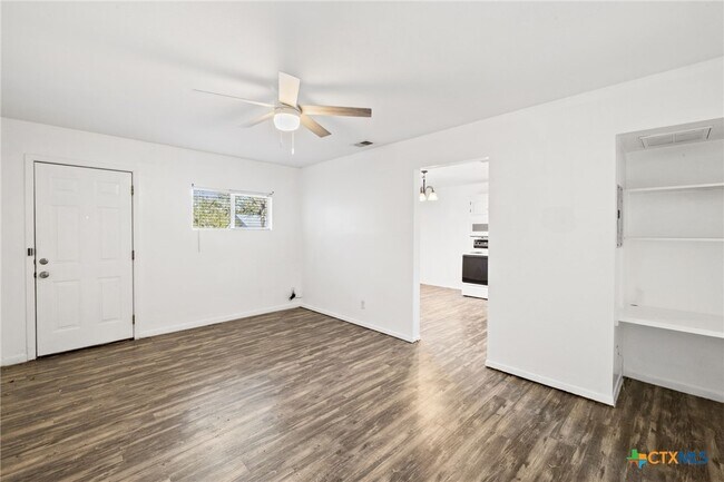 Foto del edificio - 322 Oakwood Loop