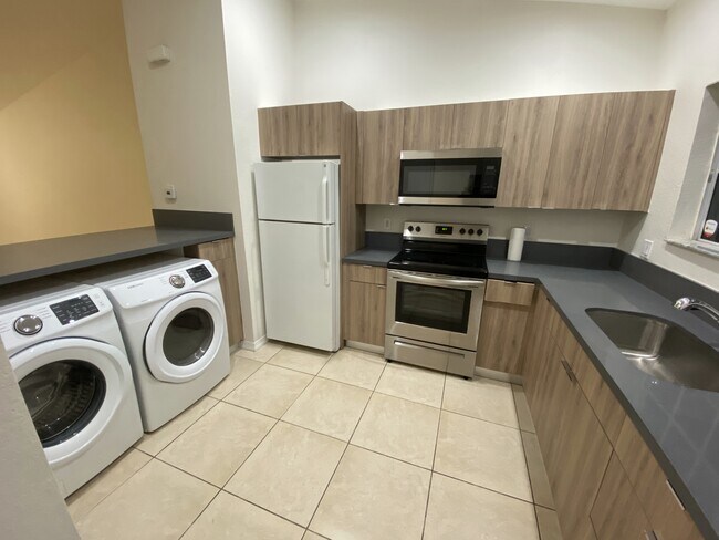 Foto del edificio - 3874 SW 48th Ave