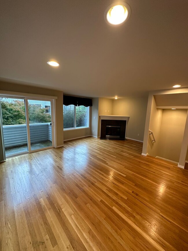 Foto del edificio - 3 bed 2 bath Townhome Green Lake Neighborh...