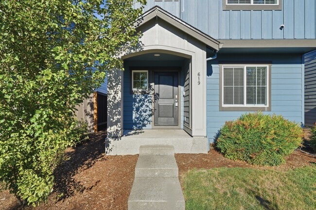 Building Photo - 619 NE 137th Ave