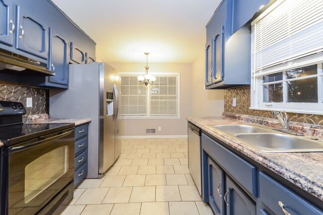 Foto del edificio - 900 Glenvalley Dr