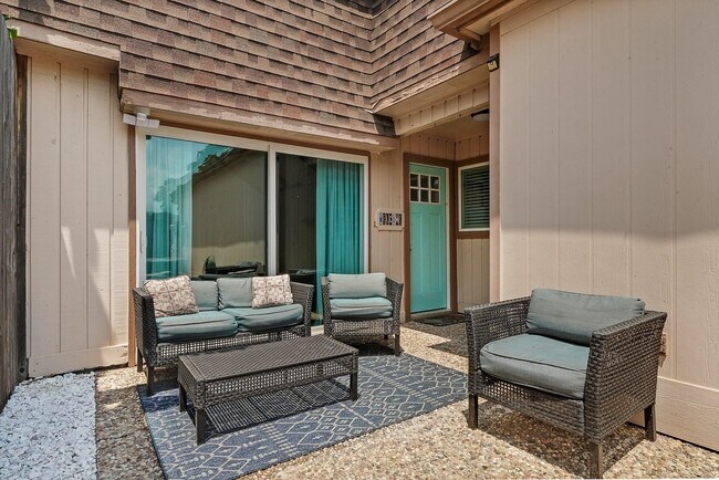 Building Photo - 2908 Camelot Ln