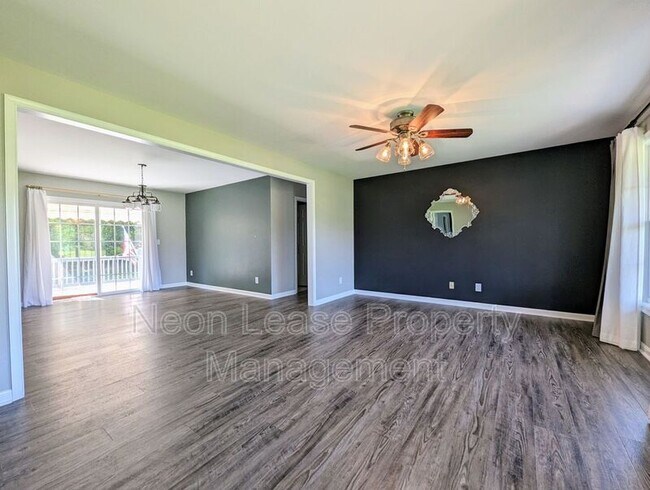 Foto del edificio - 9342 Shawnee Rd
