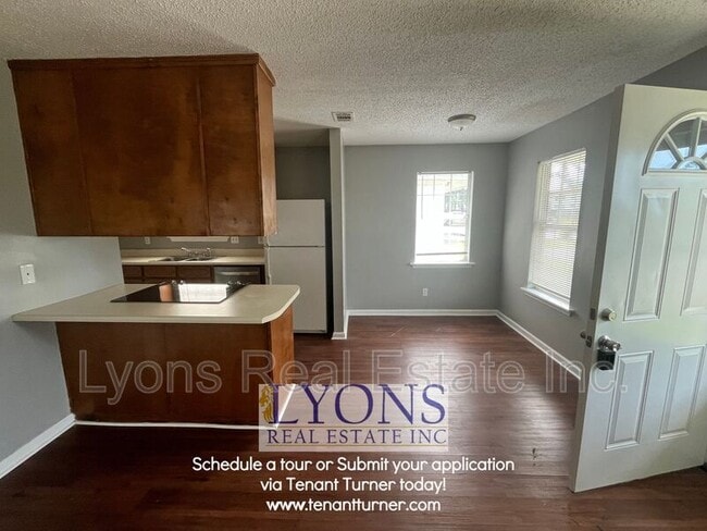Building Photo - 1602 Lexington Cir