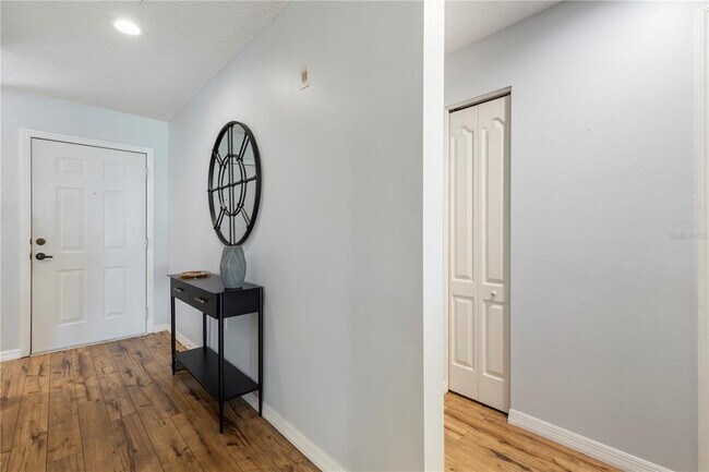 Foto del edificio - 8750 Olde Hickory Ave