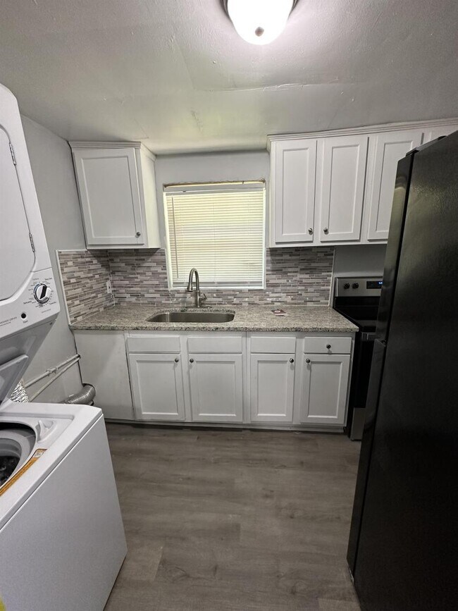 Building Photo - 3 bedroom in Jacksonville FL 32208
