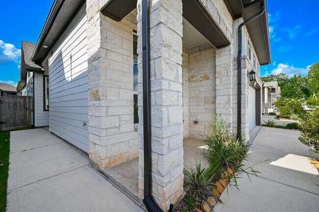 Foto del edificio - 1535 Cathedral Bend Drive