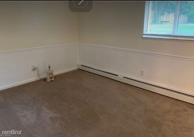 Foto del edificio - 16101 Maple Park Dr