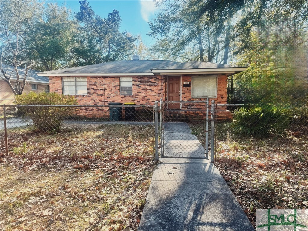 Foto principal - 815 E Waldburg St