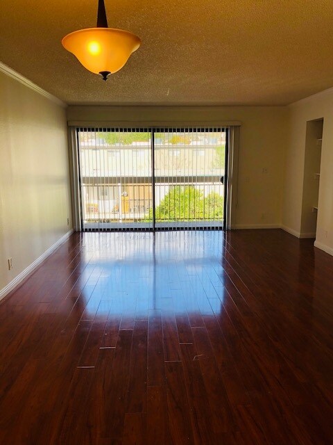 Foto del edificio - 410 E Elmwood Ave