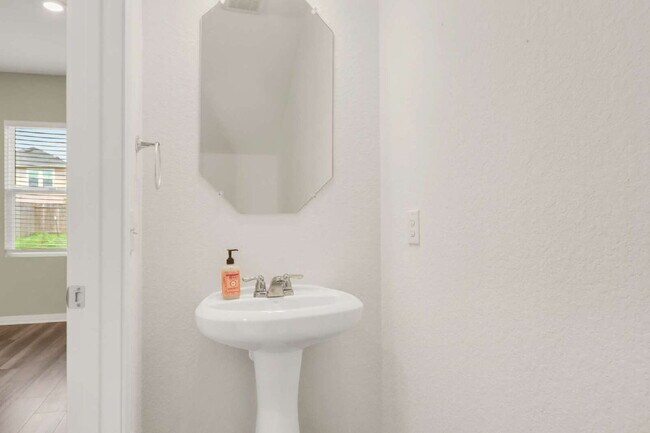 Building Photo - ASK ABOUT FREE APPLICATION FEES THROUGH AUGUST!  "Charming 3-Bedroom Retreat with 2.5 Baths with ...