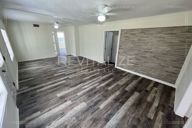 Foto del edificio - Completely Renovated 3 Bedroom 2 Bathroom ...