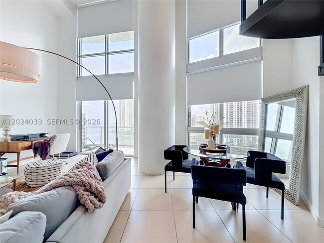 Building Photo - 300 S Biscayne Blvd