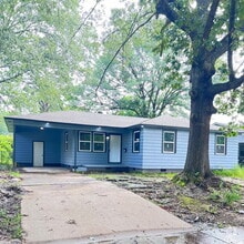Building Photo - 3113 Tulip St