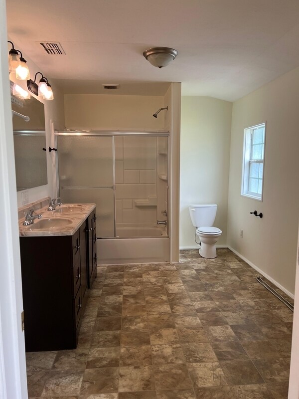 Foto del edificio - 2704 Spring Park Rd