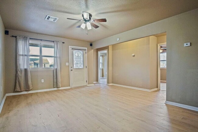 Photo - 704 NW 95th St House