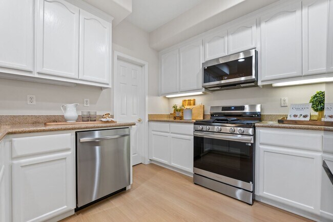 Foto del edificio - Bright and Open 2BD/2BA Condo at the Courtyards at Dublin Ranch Villages!