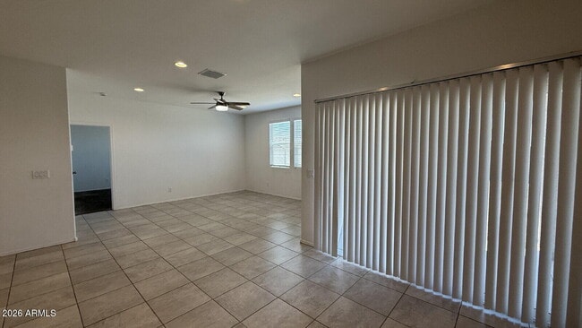 Building Photo - 1137 W Chimes Tower Dr