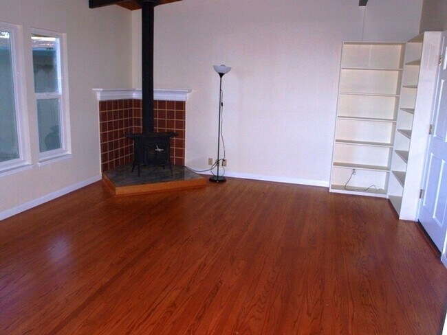 Building Photo - Pet Friendly Mill Valley Home w/ Hardwood ...