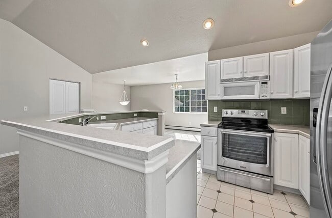 Building Photo - 712 Glen Ct