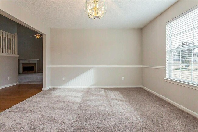 Building Photo - 713 Breanna Dr