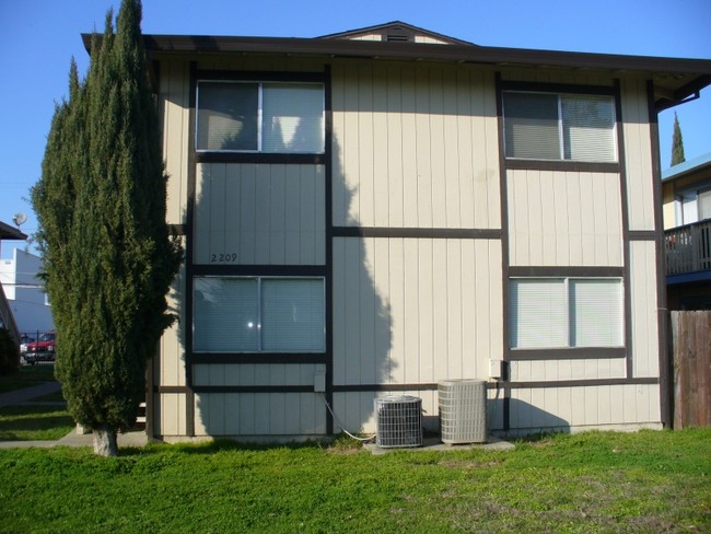 Building Photo - 2209 15th Ave